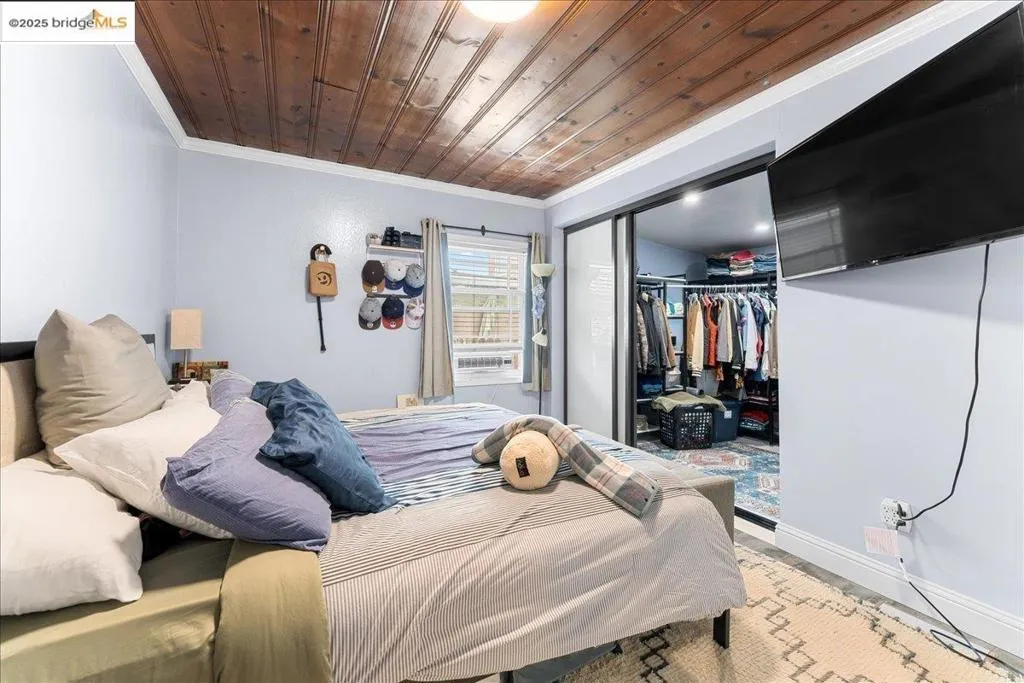 2016 104th Ave, Oakland, California 94603 home-pic-12